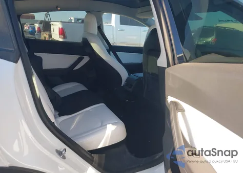 2021 Tesla Model Y Long Range Dual Motor All-Wheel Drive z USA, uszkodzony, nr VIN 5YJYGDEE0MF305337